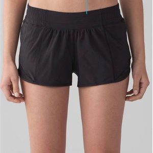 Size 4 black Lululemon Hotty Hot short II, 2.5” inseam.